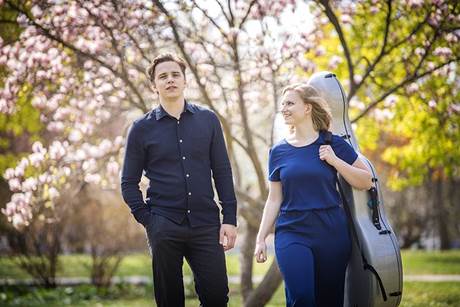 En bild som visar trd, utomhus, grs, person

Automatiskt genererad beskrivning